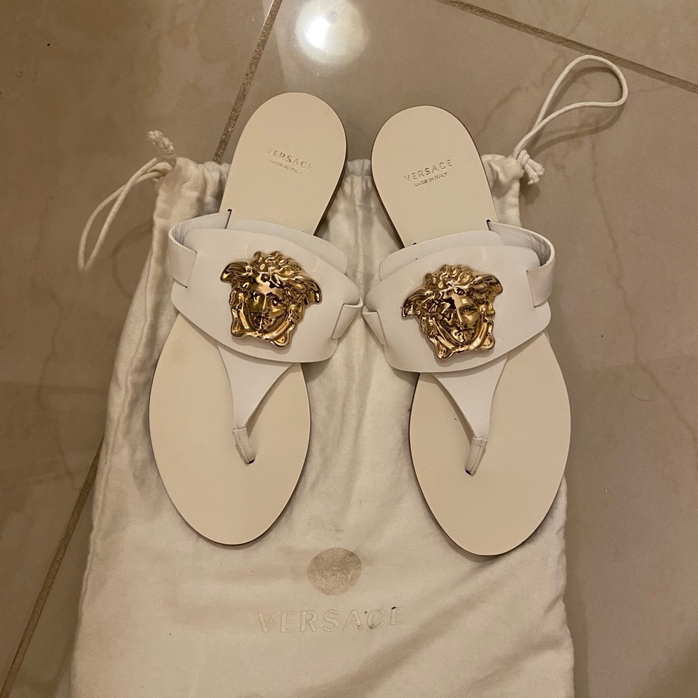 WHITE MEDUSA VERSACE SANDALS SIZE 37.5 FITS US 7. WORN ONCE